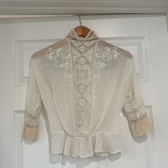 🌹RARE Vintage 1900 Oppenheim, Collins & Co. Elegant Lace Trimmed Cream Blouse🌹 - Picture 5 of 9